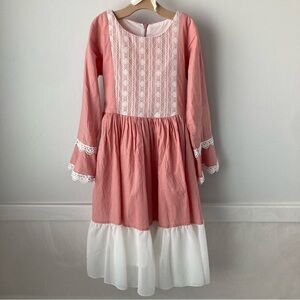 Boutique twirly dress with lace